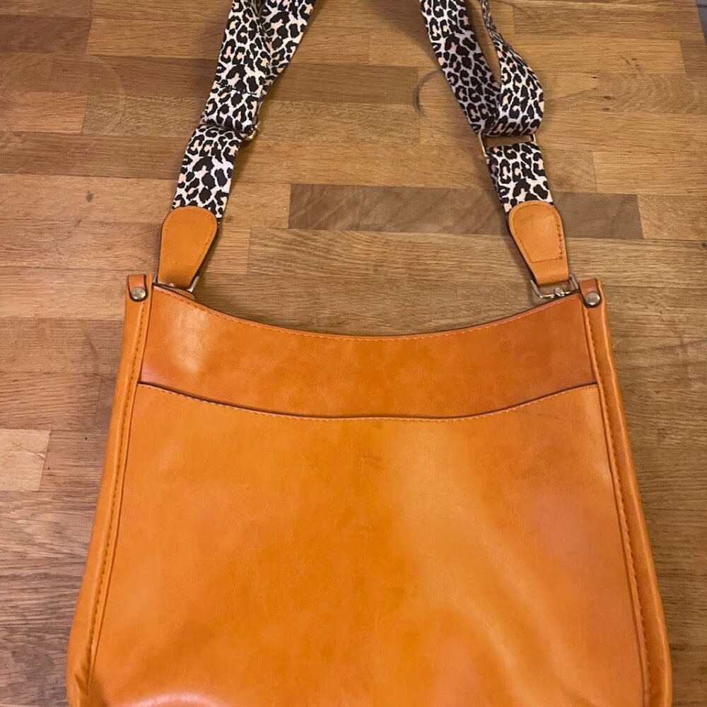Jillian Vegan Leather‎ Bag with Guitar Strap Style